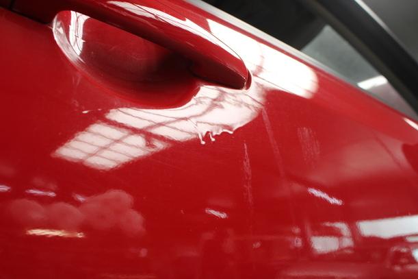Foto: TÜR VORN RECHTS ( 2/3 TÜRER ) eines Suzuki Swift 1.3