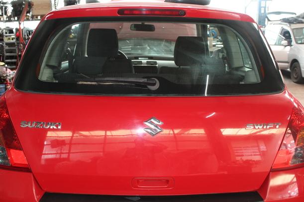 Foto: HECKKLAPPE / HECKDECKEL eines Suzuki Swift 1.3