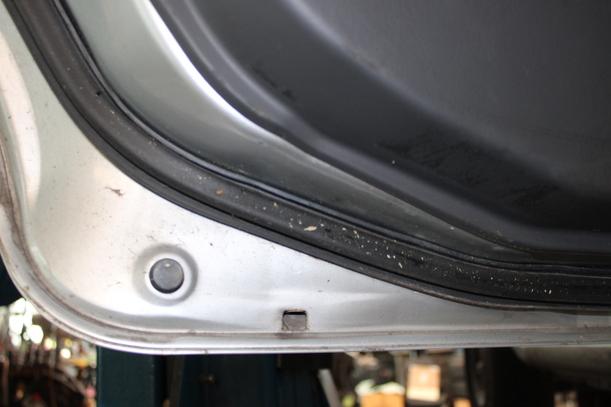 Foto: TÜR HINTEN LINKS eines Mitsubishi Space Star 1.3