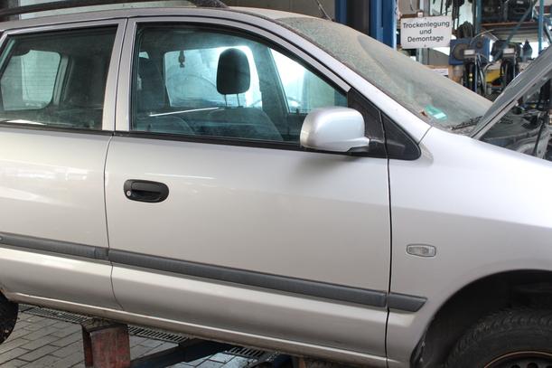 Foto: TÜR VORN RECHTS eines Mitsubishi Space Star 1.3