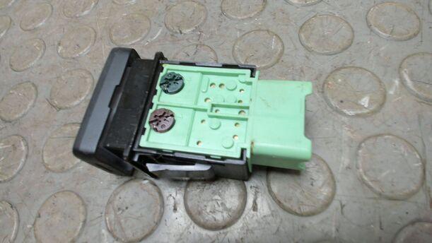 Foto: SCHALTER NEBELSCHEINWERFER eines Suzuki Swift 1.3