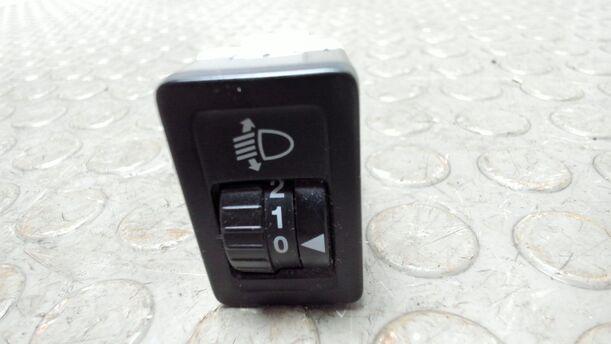 Foto: SCHALTER LEUCHTWEITENVERSTELLUNG eines Suzuki Swift 1.3
