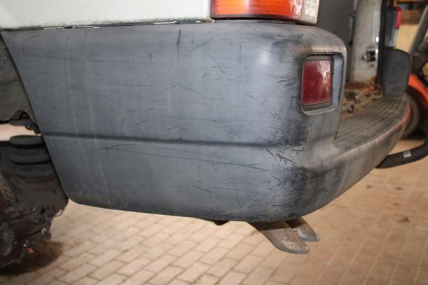 Foto: STOSSFÄNGER / STOßSTANGE HINTEN eines VW Transporter T4 TDI