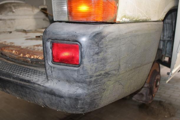 Foto: STOSSFÄNGER / STOßSTANGE HINTEN eines VW Transporter T4 TDI