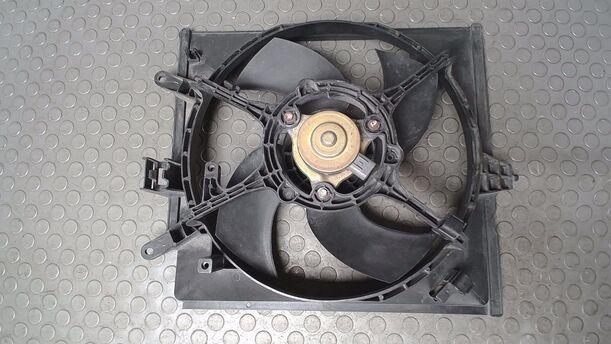 Foto: ELEKTROLÜFTER eines Mitsubishi Space Star 1.3