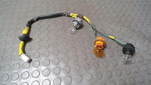 Foto: LAMPENTRÄGER/ LAMPENFASSUNG HINTEN LINKS eines Mitsubishi Space Star 1.3