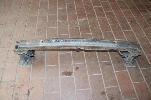 Foto: VERSTÄRKUNG VORN eines Ford Fiesta 1.3