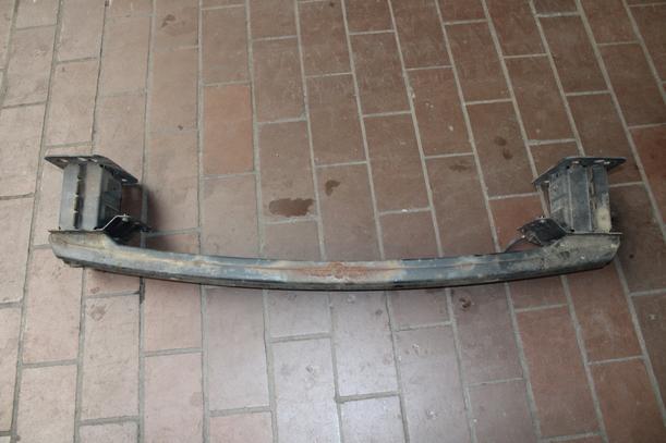 Foto: VERSTÄRKUNG VORN eines Ford Fiesta 1.3