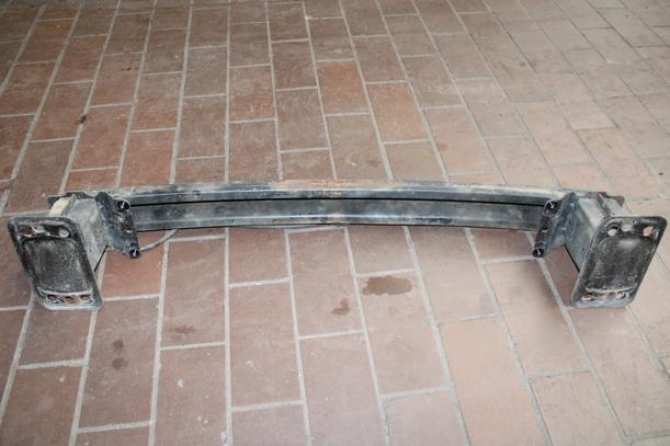Foto: VERSTÄRKUNG VORN eines Ford Fiesta 1.3