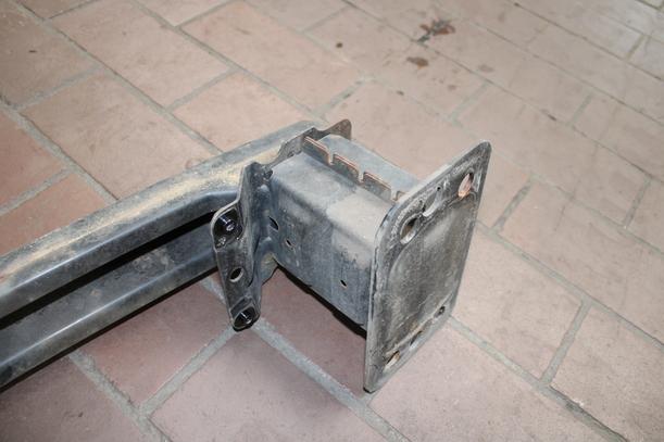 Foto: VERSTÄRKUNG VORN eines Ford Fiesta 1.3