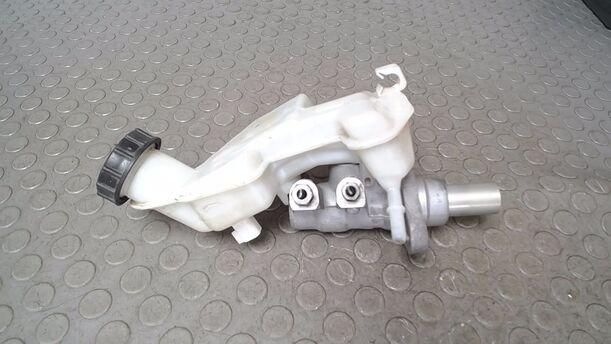 Foto: HAUPTBREMSZYLINDER eines Ford Fiesta 1.3