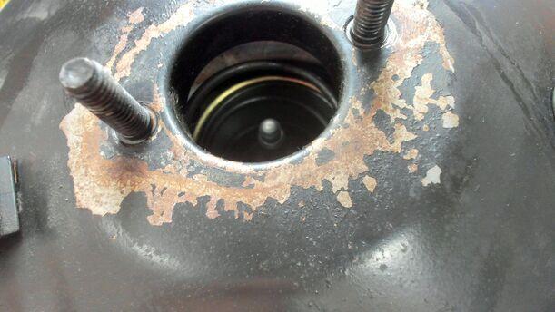 Foto: BREMSKRAFTVERSTÄRKER eines VW Transporter T4 TDI