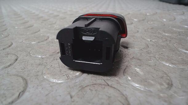 Foto: SCHALTER WARNBLINKANLAGE eines Ford Fiesta 1.3