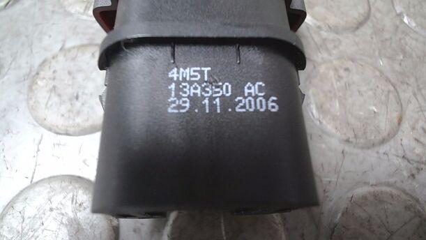 Foto: SCHALTER WARNBLINKANLAGE eines Ford Fiesta 1.3