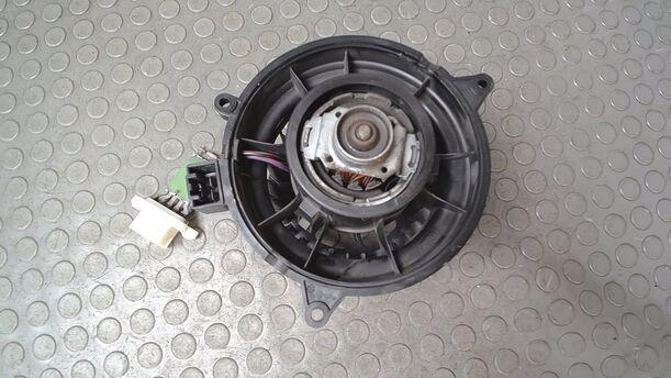 Foto: HEIZUNGSGEBLÄSE eines Ford Fiesta 1.3