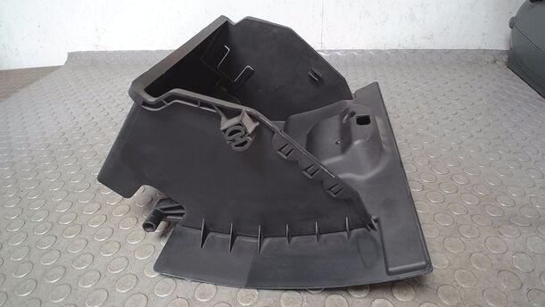 Foto: HANDSCHUHFACH eines Ford Fiesta 1.3