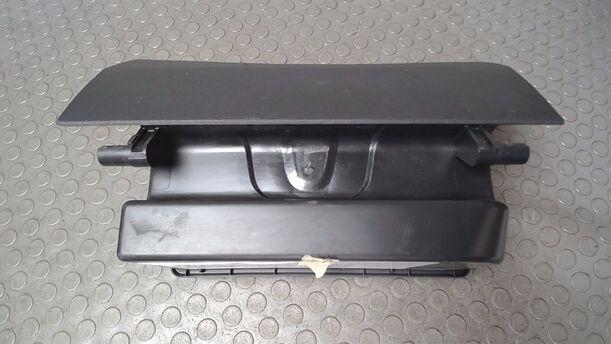 Foto: HANDSCHUHFACH eines Ford Fiesta 1.3