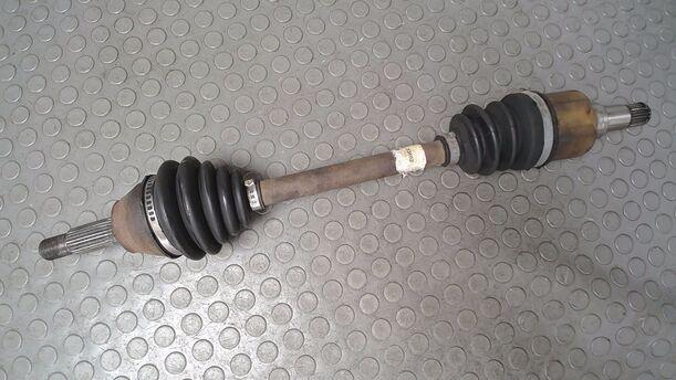 Foto: ANTREIBSWELLE LINKS ( SCHALTGETRIEBE ) eines Ford Fiesta 1.3