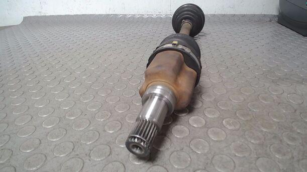 Foto: ANTREIBSWELLE LINKS ( SCHALTGETRIEBE ) eines Ford Fiesta 1.3