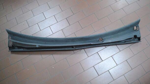 Foto: WINDLAUF/ ABDECKUNG WASSERKASTEN eines Ford Fiesta 1.3