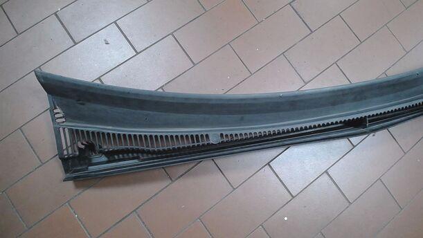 Foto: WINDLAUF/ ABDECKUNG WASSERKASTEN eines Ford Fiesta 1.3