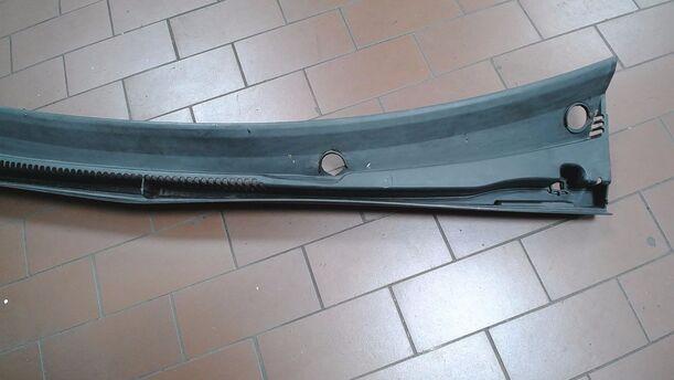 Foto: WINDLAUF/ ABDECKUNG WASSERKASTEN eines Ford Fiesta 1.3