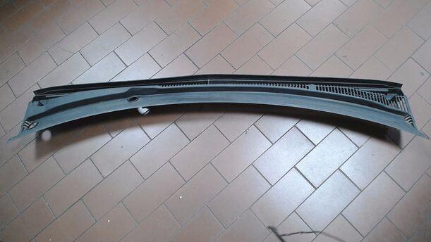 Foto: WINDLAUF/ ABDECKUNG WASSERKASTEN eines Ford Fiesta 1.3