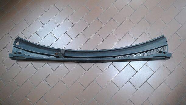 Foto: WINDLAUF/ ABDECKUNG WASSERKASTEN eines Ford Fiesta 1.3