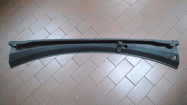 Foto: WINDLAUF/ ABDECKUNG WASSERKASTEN eines Ford Fiesta 1.3