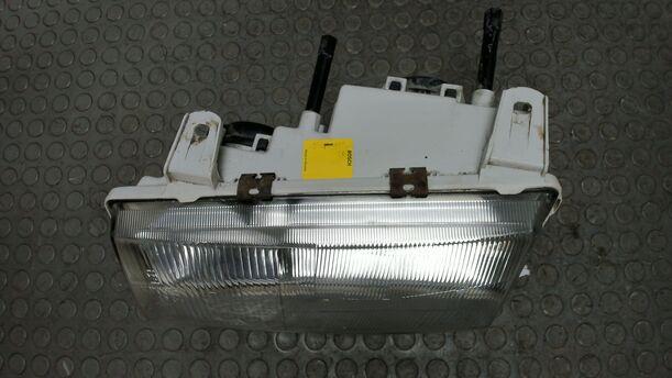 Foto: SCHEINWERFER LINKS eines Lada Lada 111 16V