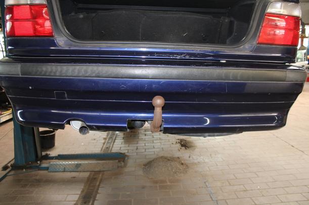 Foto: STOSSFÄNGER/ STOßSTANGE HINTEN ( COMPACT ) eines BMW 316i compact
