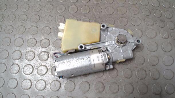 Foto: MOTOR SCHIEBEDACH/ SCHIEBEDACHMOTOR eines BMW 316i compact