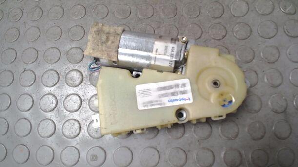 Foto: MOTOR SCHIEBEDACH/ SCHIEBEDACHMOTOR eines BMW 316i compact
