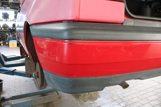 Foto: STOSSFÄNGER / STOßSTANGE HINTEN eines VW Golf 1.6
