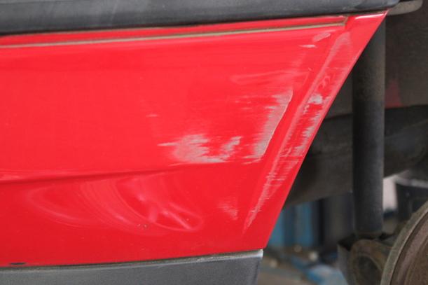 Foto: STOSSFÄNGER / STOßSTANGE HINTEN eines VW Golf 1.6