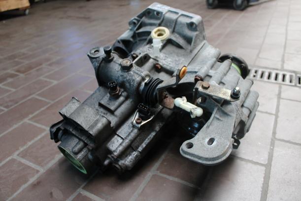 Foto: SCHALTGETRIEBE 5 GANG ( CHV ) eines VW Golf 1.6