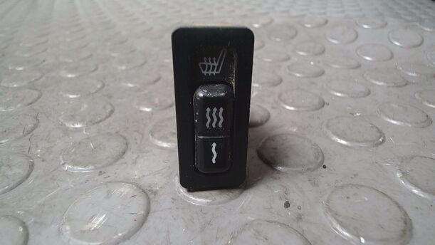 Foto: SCHALTER SITZHEIZUNG eines BMW 316i compact