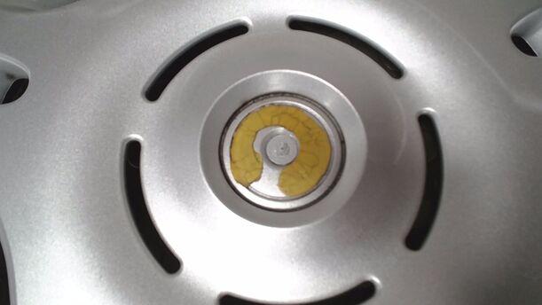 Foto: EINZELNE RADKAPPE/ RADDECKEL 15 ZOLL eines BMW 316i compact