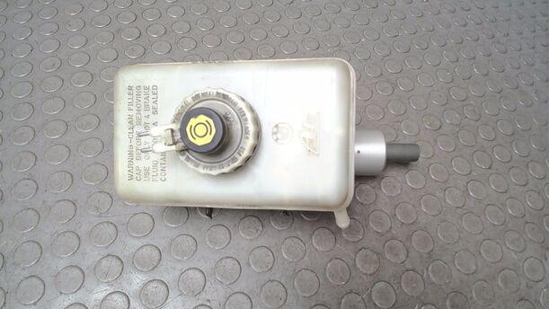 Foto: HAUPTBREMSZYLINDER eines BMW 316i compact