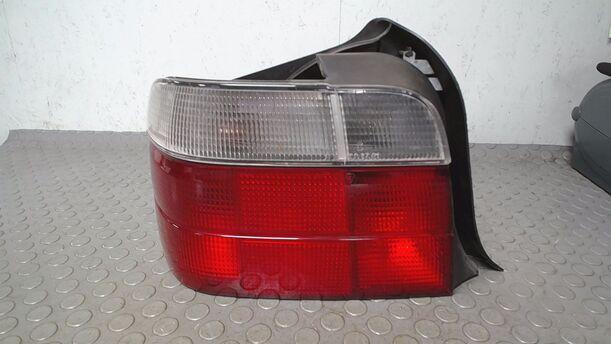 Foto: HECKLEUCHTE/ RÜCKLEUCHTE LINKS ( COMPACT ) eines BMW 316i compact