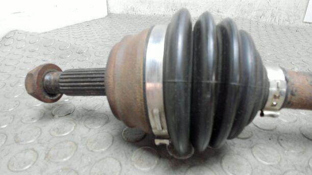 Foto: ANTRIEBSWELLE LINKS eines VW Golf 1.6