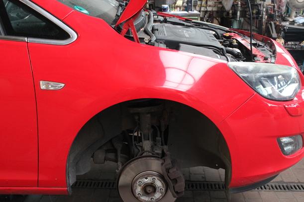 Foto: KOTFLÜGEL RECHTS ( 4/5 TÜRER ) eines Opel Astra 2.0 CDTI DPF