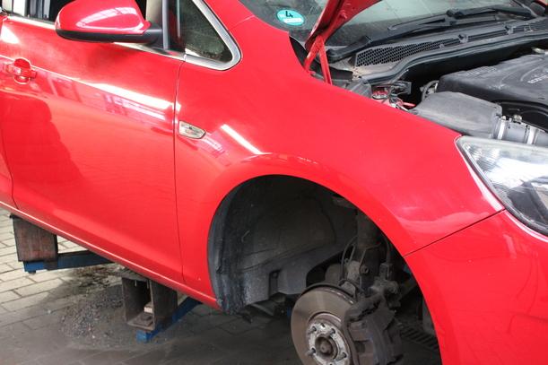 Foto: KOTFLÜGEL RECHTS ( 4/5 TÜRER ) eines Opel Astra 2.0 CDTI DPF