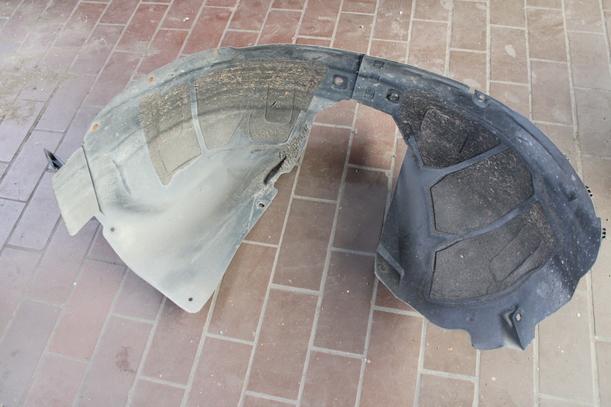 Foto: RADHAUSSCHALE / INNENKOTFLÜGEL VORNE LINKS eines Opel Astra 2.0 CDTI DPF