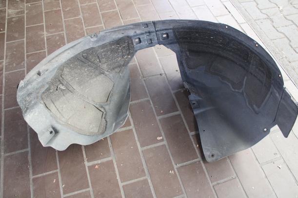Foto: RADHAUSSCHALE / INNENKOTFLÜGEL VORNE RECHTS eines Opel Astra 2.0 CDTI DPF