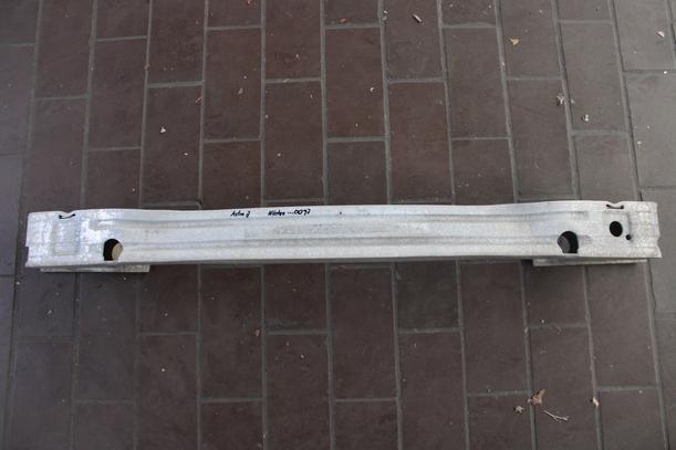 Foto: VERSTÄRKUNG HINTEN eines Opel Astra 2.0 CDTI DPF