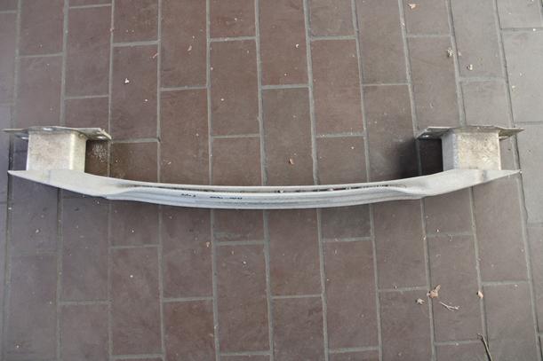 Foto: VERSTÄRKUNG HINTEN eines Opel Astra 2.0 CDTI DPF