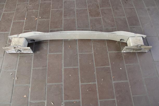Foto: VERSTÄRKUNG HINTEN eines Opel Astra 2.0 CDTI DPF