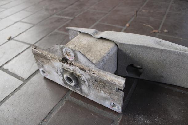 Foto: VERSTÄRKUNG HINTEN eines Opel Astra 2.0 CDTI DPF