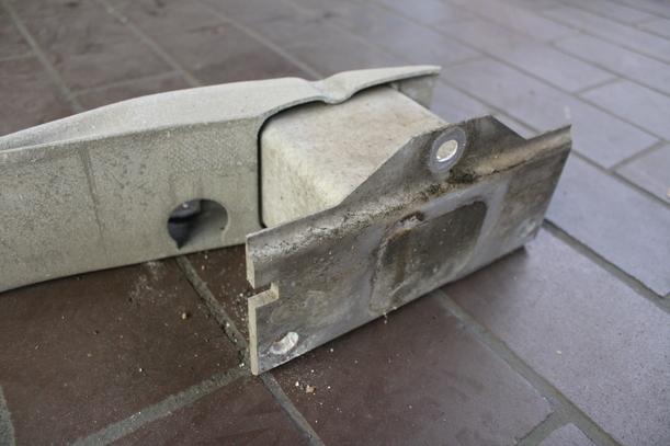 Foto: VERSTÄRKUNG HINTEN eines Opel Astra 2.0 CDTI DPF